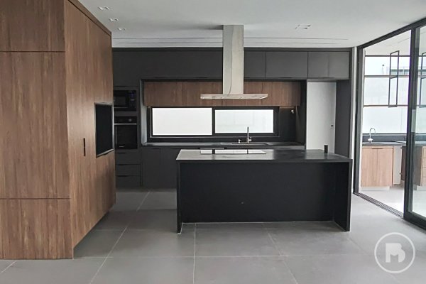 Casa de Alto Padrão com 3 quartos no Alphaville por R$ 2.400.000,00