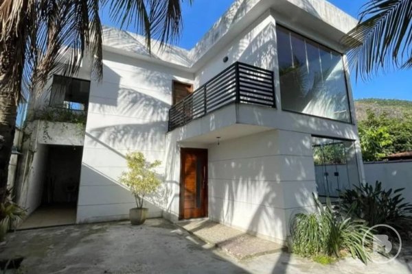 Casa com 4 quartos à venda em Itacoatiara, 180 m² por R$ 1.300.000