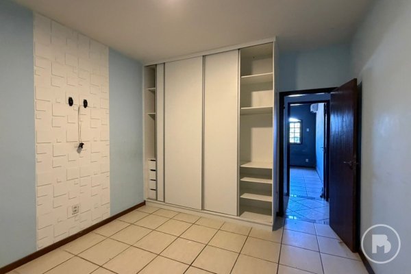 Casa 4 quartos à venda em Condomínio Pé na Areia (Recanto - Itaipuaçu), 500 m² por R$ 1.100.000
