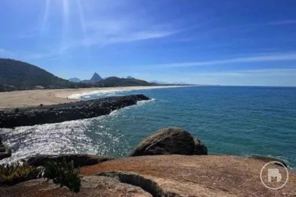 Casa 4 quartos à venda em Condomínio Pé na Areia (Recanto - Itaipuaçu), 500 m² por R$ 1.100.000